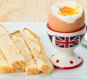 Boiled egg with wholemeal toast, low-fat spread