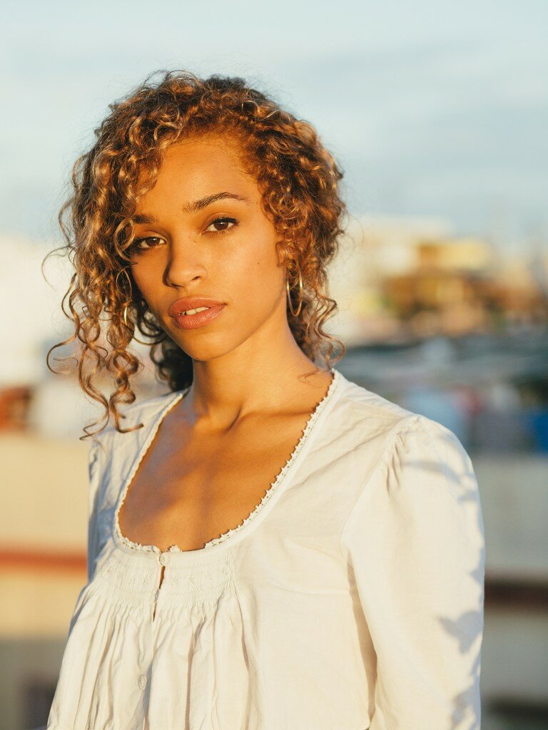 izzy-bizu-hires-0668s